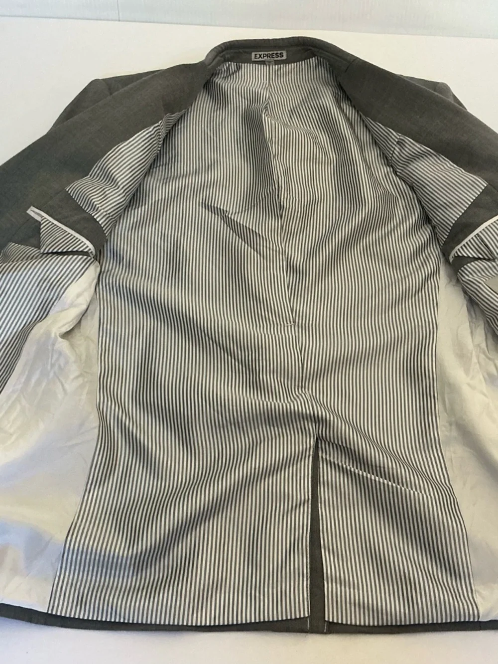 Express Men's Gray Two-Button Blazer - Picture 6 of 9